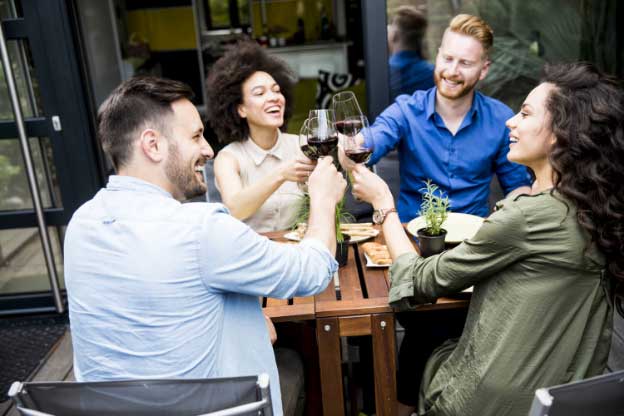 People dining al fresco