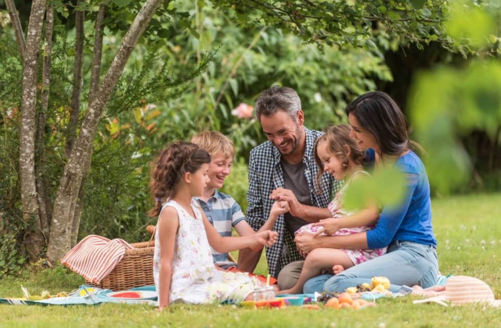 A family enjoying a picnic in Eureka Springs